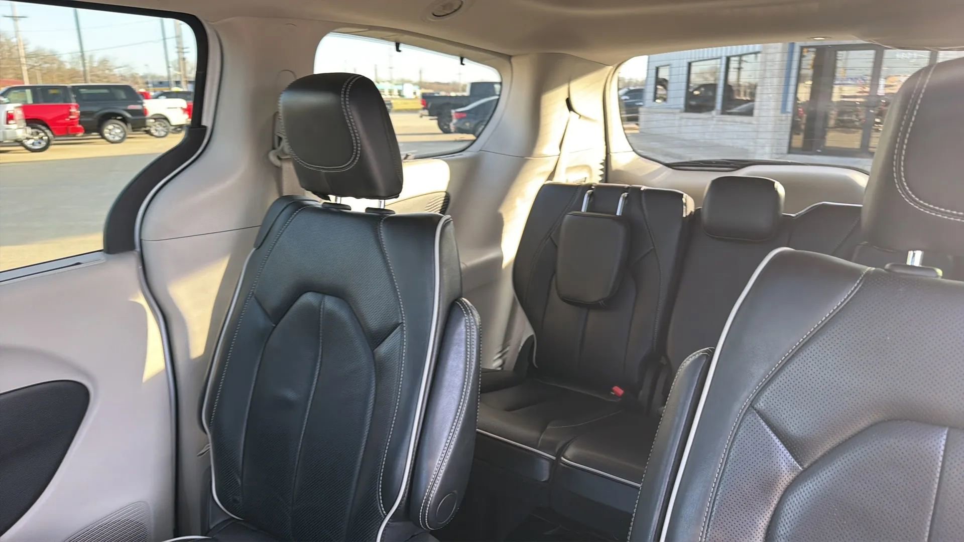 Used 2022 Chrysler Pacifica Limited image 52