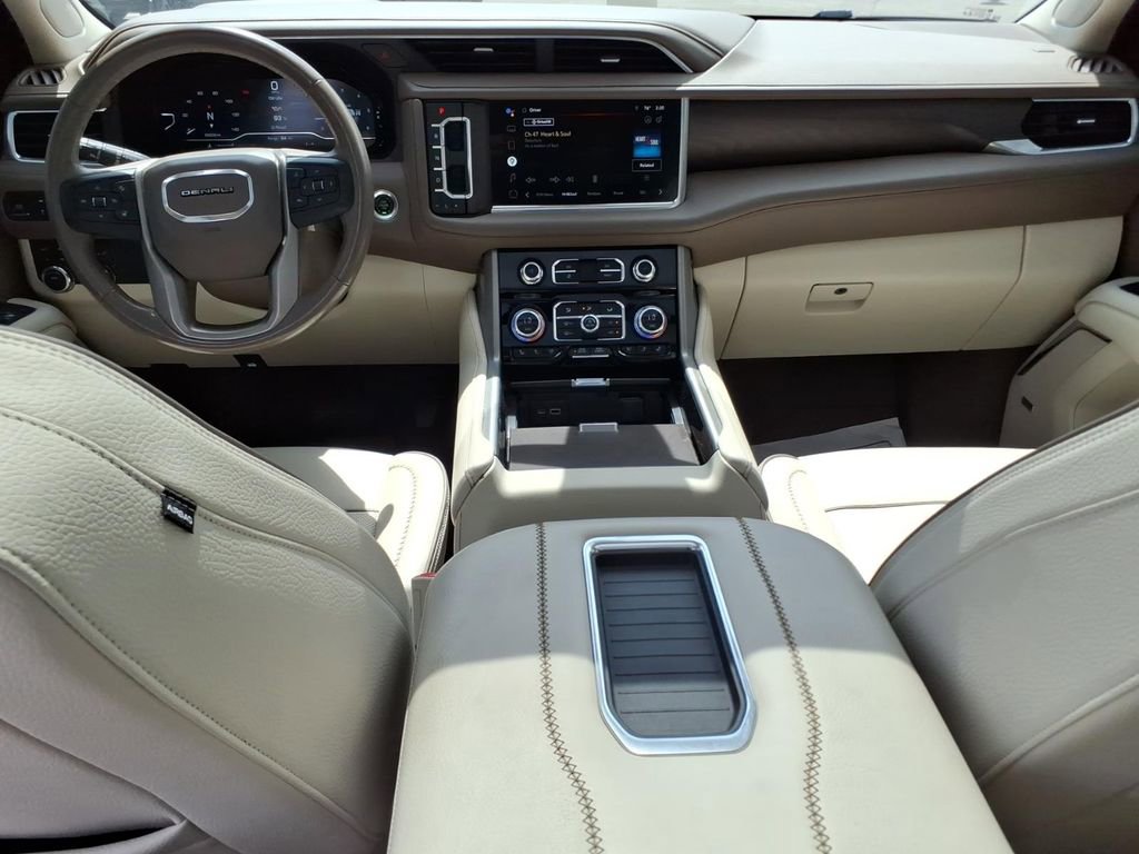 Used 2022 GMC Yukon XL Denali AWD/4WD image 14