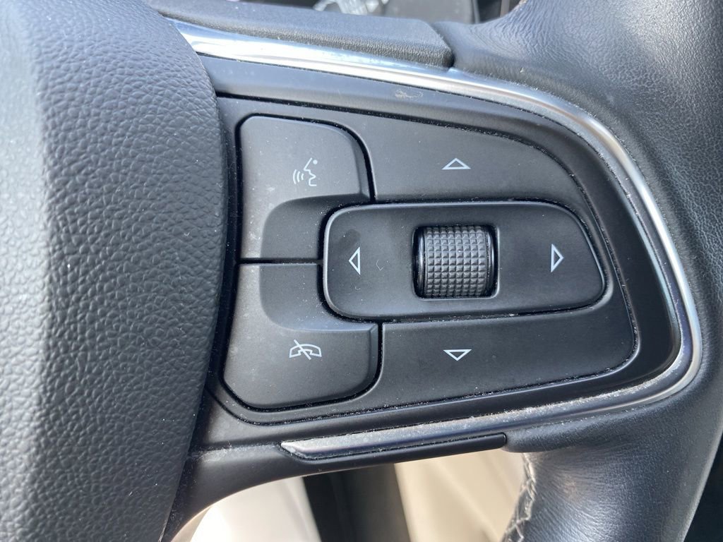 Used 2021 Buick Envision Essence w/ Technology Package I AWD/4WD image 30