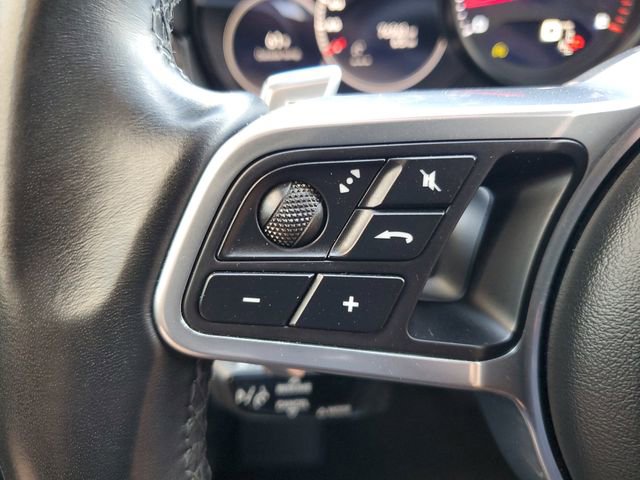 Used 2022 Porsche Cayenne Platinum Edition image 21