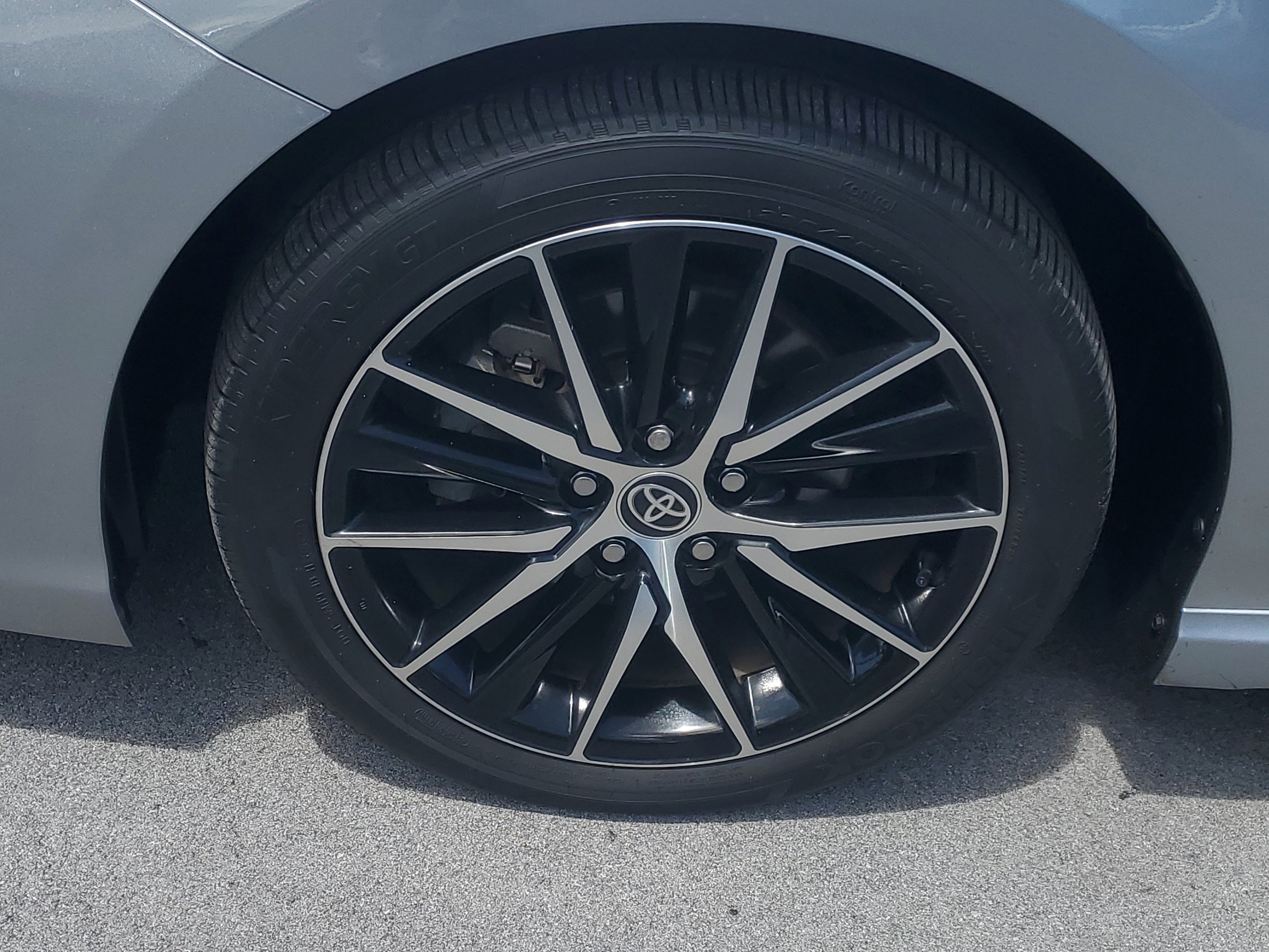 Used 2024 Toyota Camry SE w/ Convenience Package FWD image 4