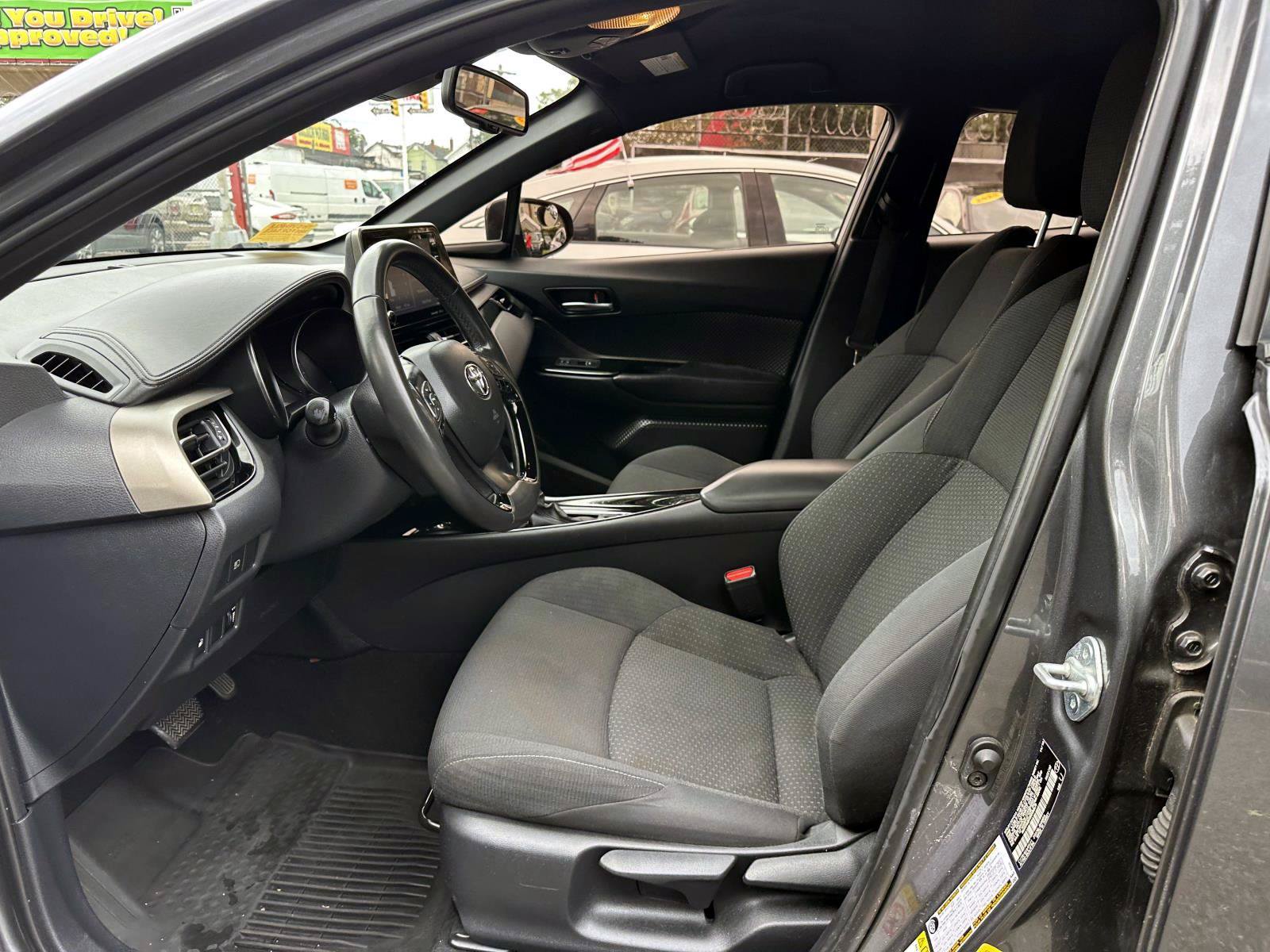 Used 2019 Toyota C-HR XLE FWD image 12