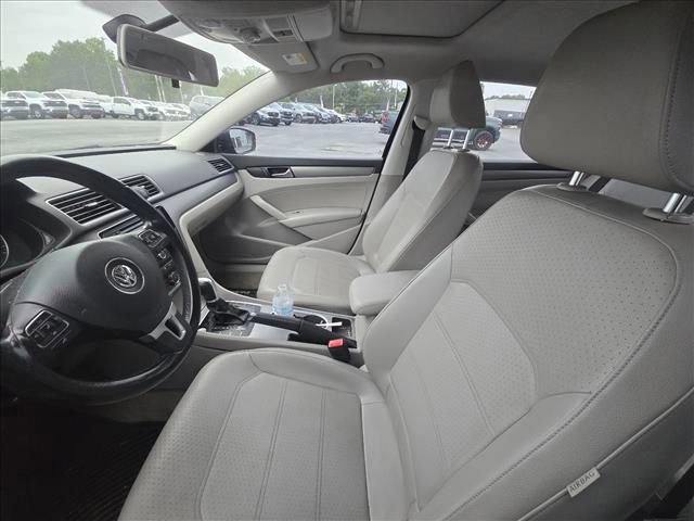 Used 2015 Volkswagen Passat TDI SE FWD image 20