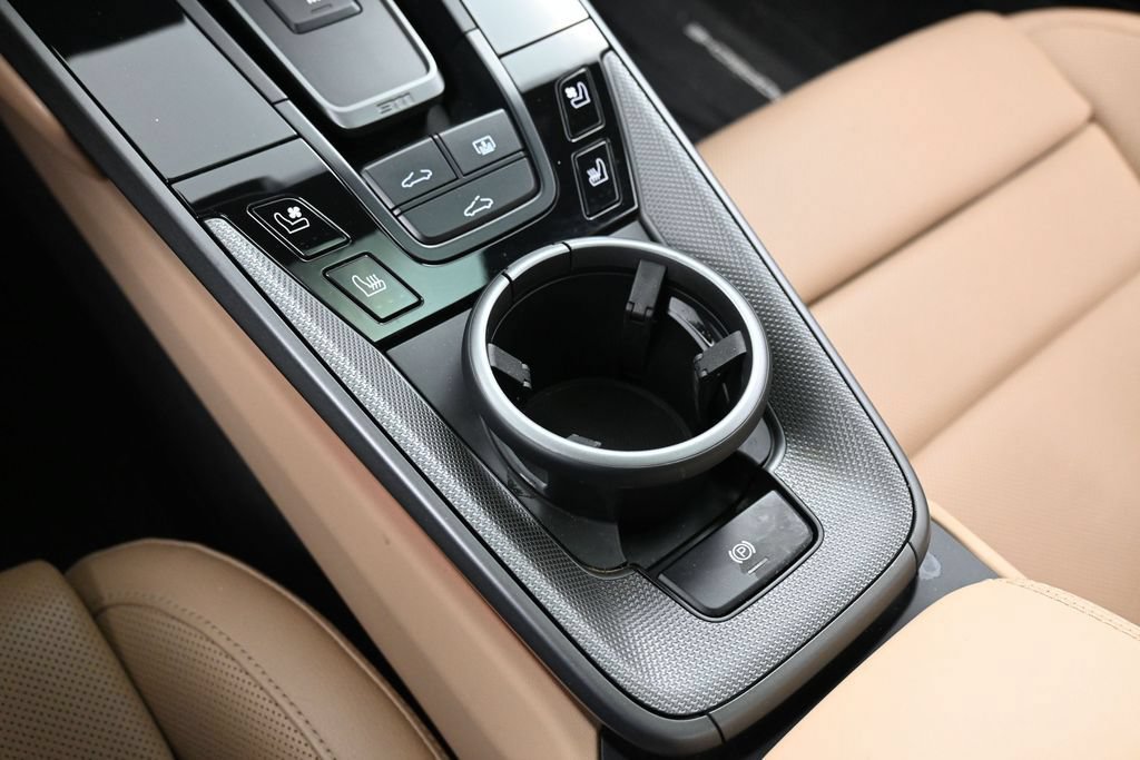 Certified 2022 Porsche 911 Carrera RWD image 22