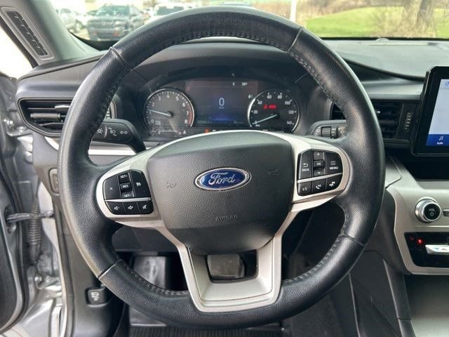 Used 2022 Ford Explorer XLT image 16