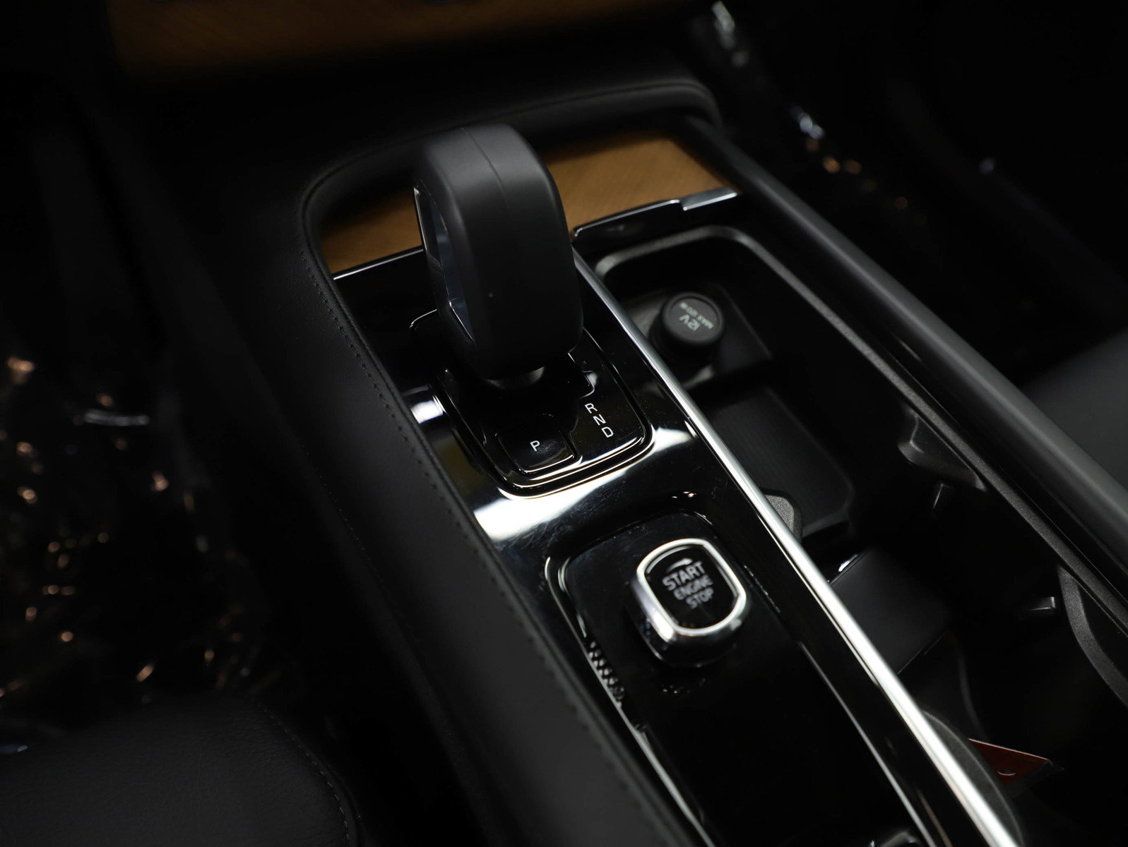 Used 2025 Volvo XC90 B6 Plus image 21