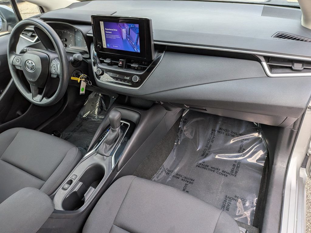 Used 2025 Toyota Corolla LE FWD image 35