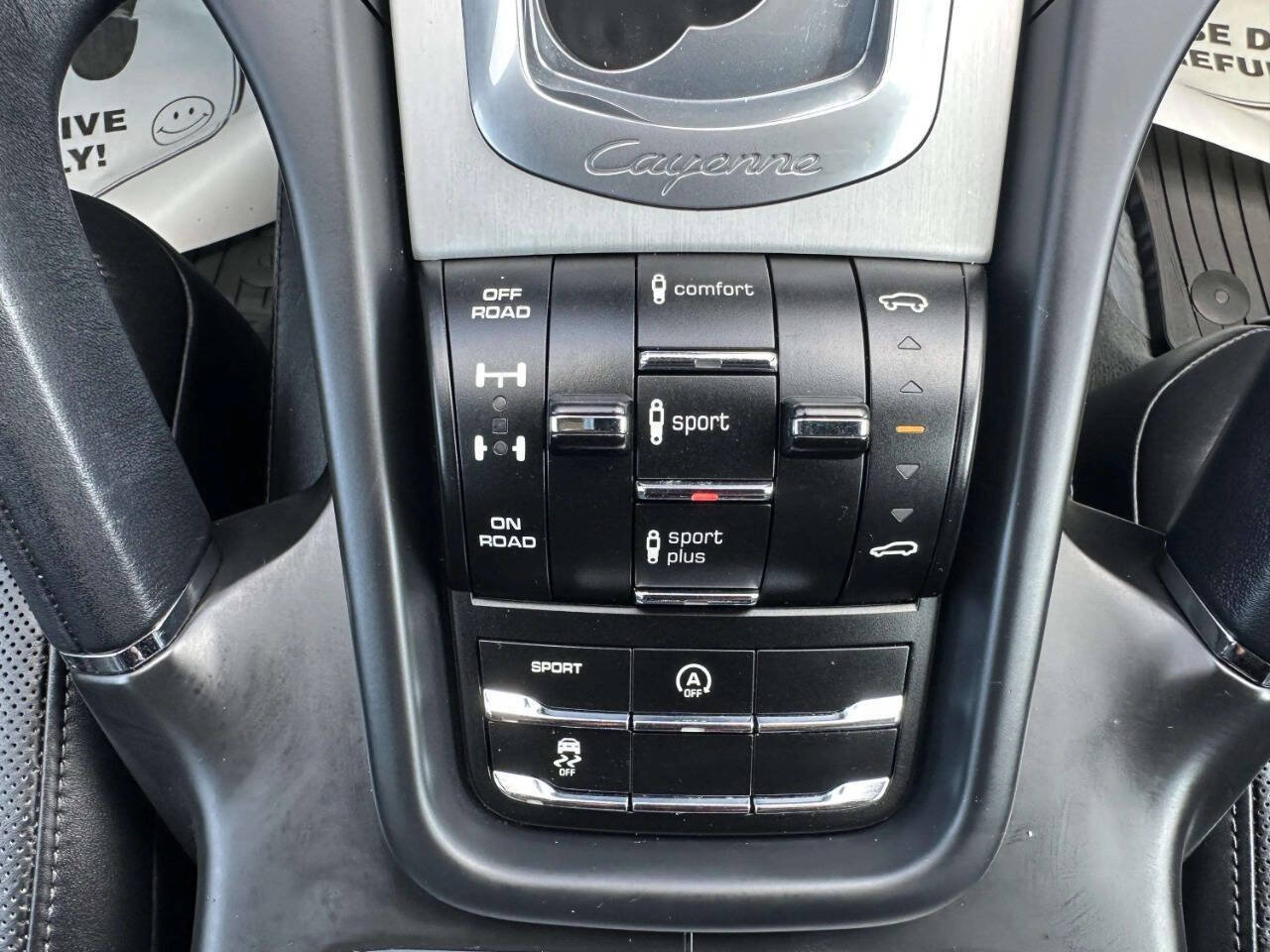 Used 2015 Porsche Cayenne Turbo AWD/4WD image 25