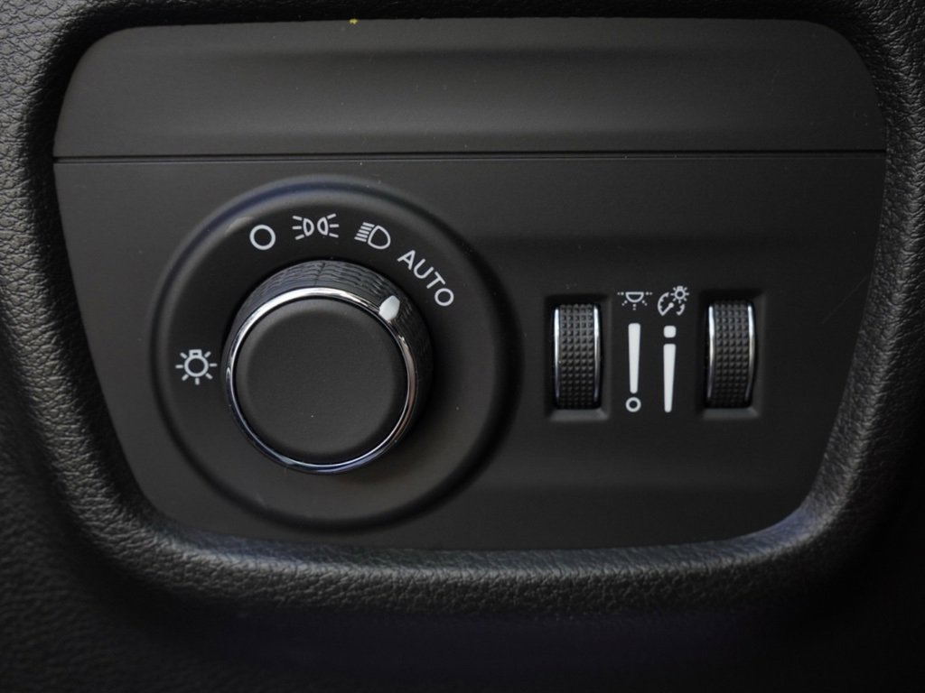 Certified 2022 Jeep Grand Cherokee Laredo w/ Luxury Tech Group I image 13