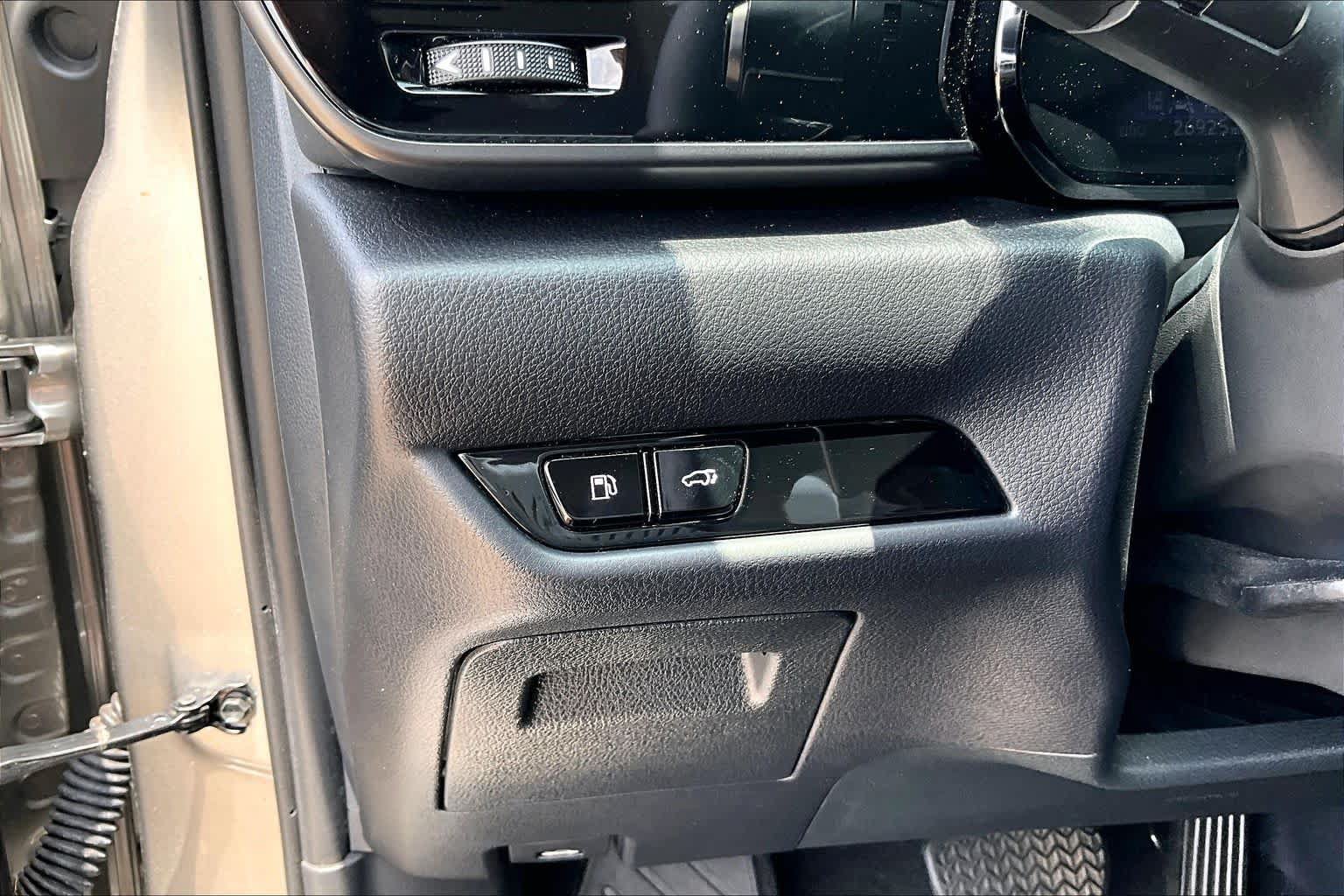 Used 2025 Lexus NX 250 FWD w/ Accessory Package (Z1) image 33
