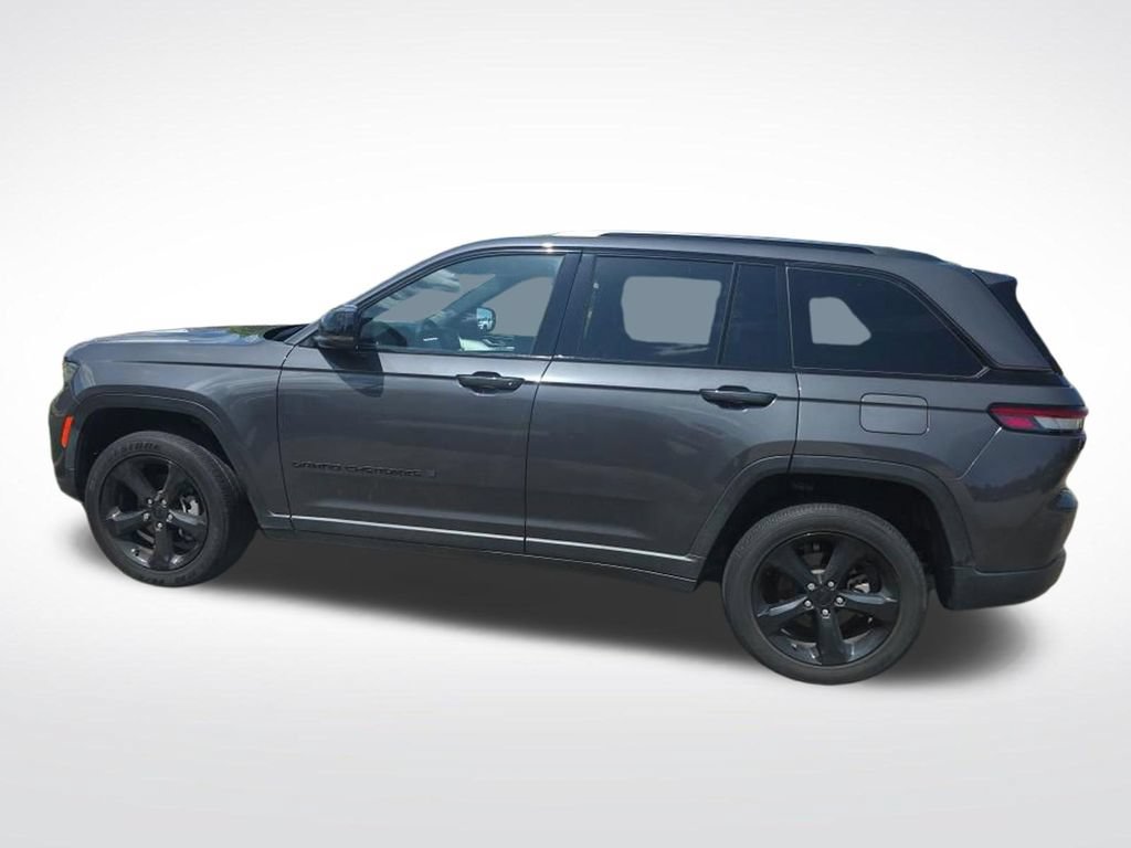 Used 2023 Jeep Grand Cherokee Altitude AWD/4WD image 8