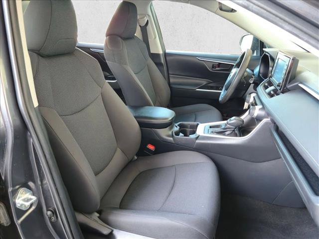 Used 2020 Toyota RAV4 LE FWD image 20
