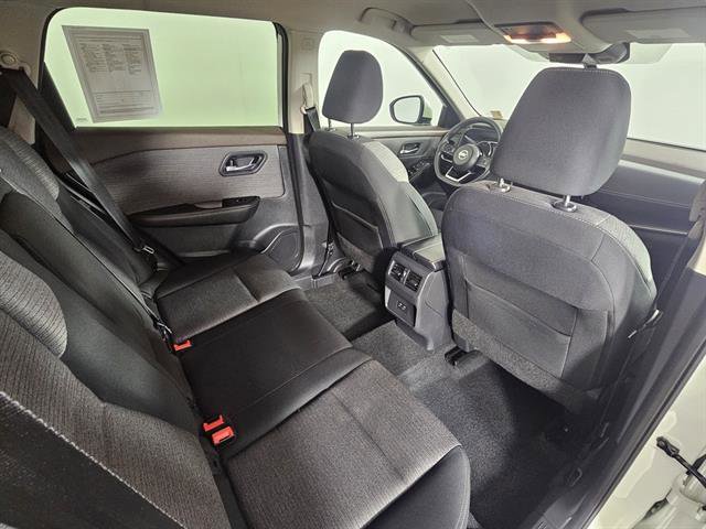 Used 2021 Nissan Rogue SV image 18