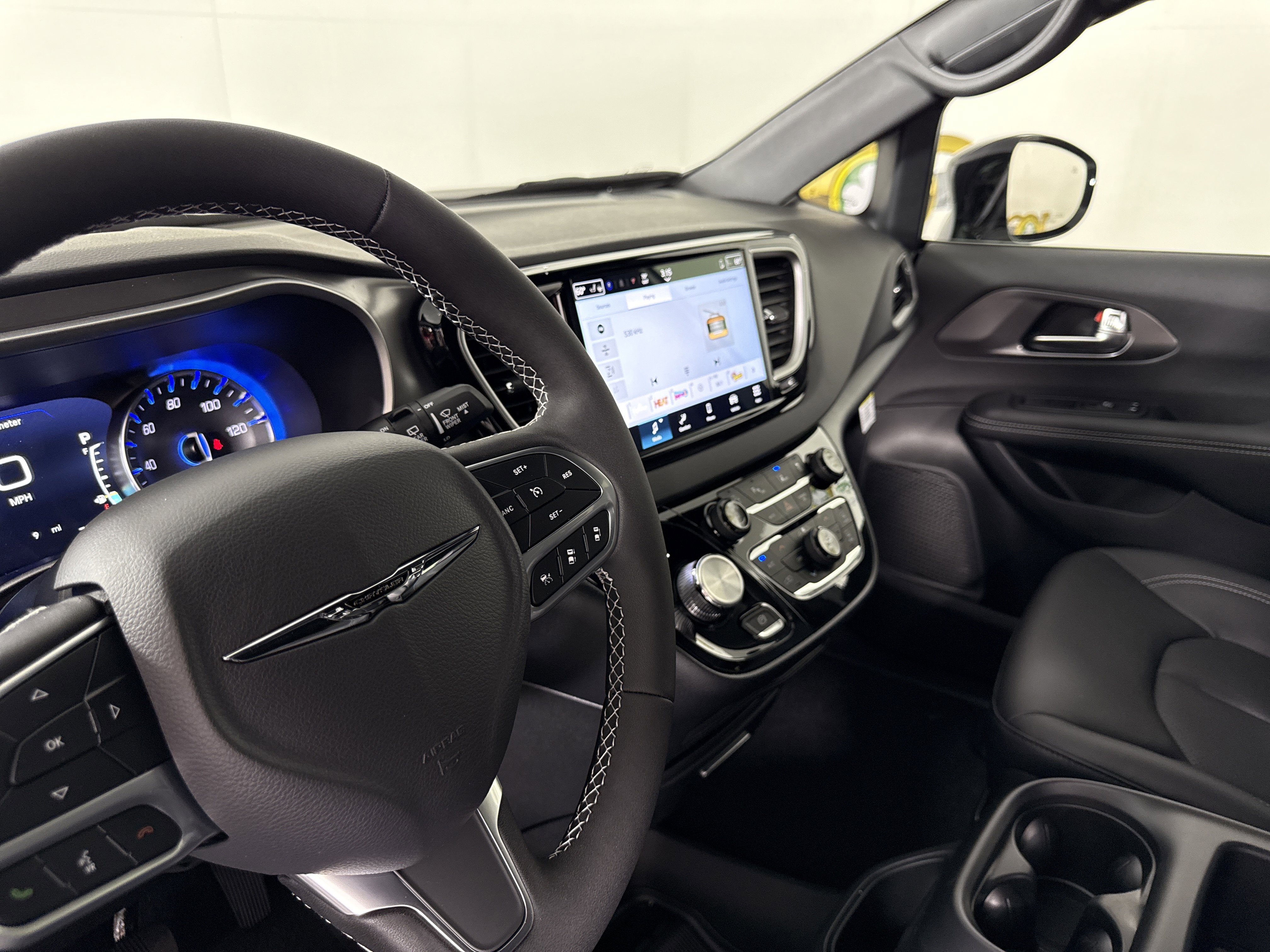 New 2026 Chrysler Voyager LX FWD image 27