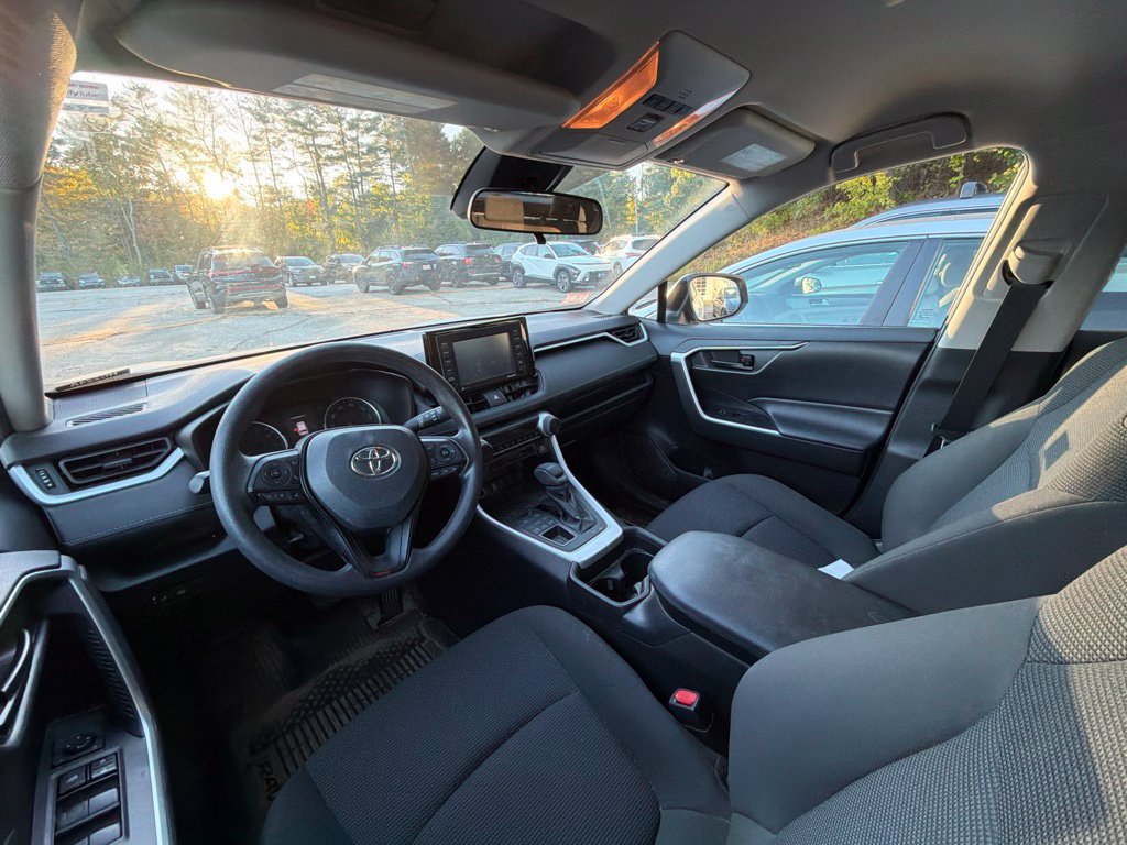 Used 2021 Toyota RAV4 LE AWD/4WD image 9