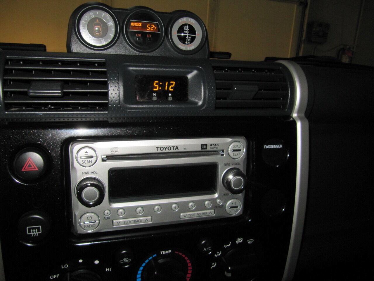 Used 2012 Toyota FJ Cruiser 4WD w/ Upgrade Pkg image 16