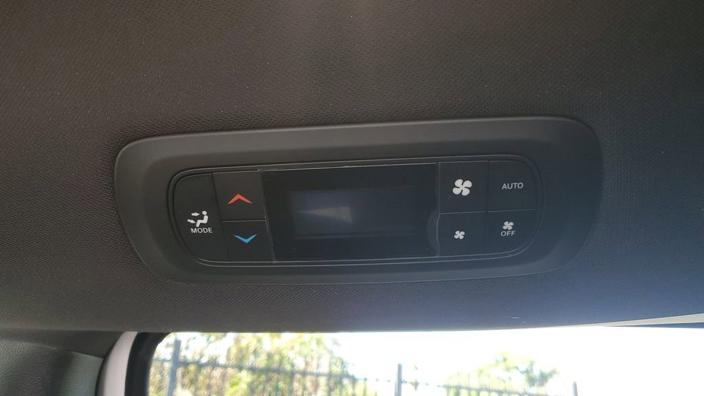 New 2026 Chrysler Pacifica Select image 14