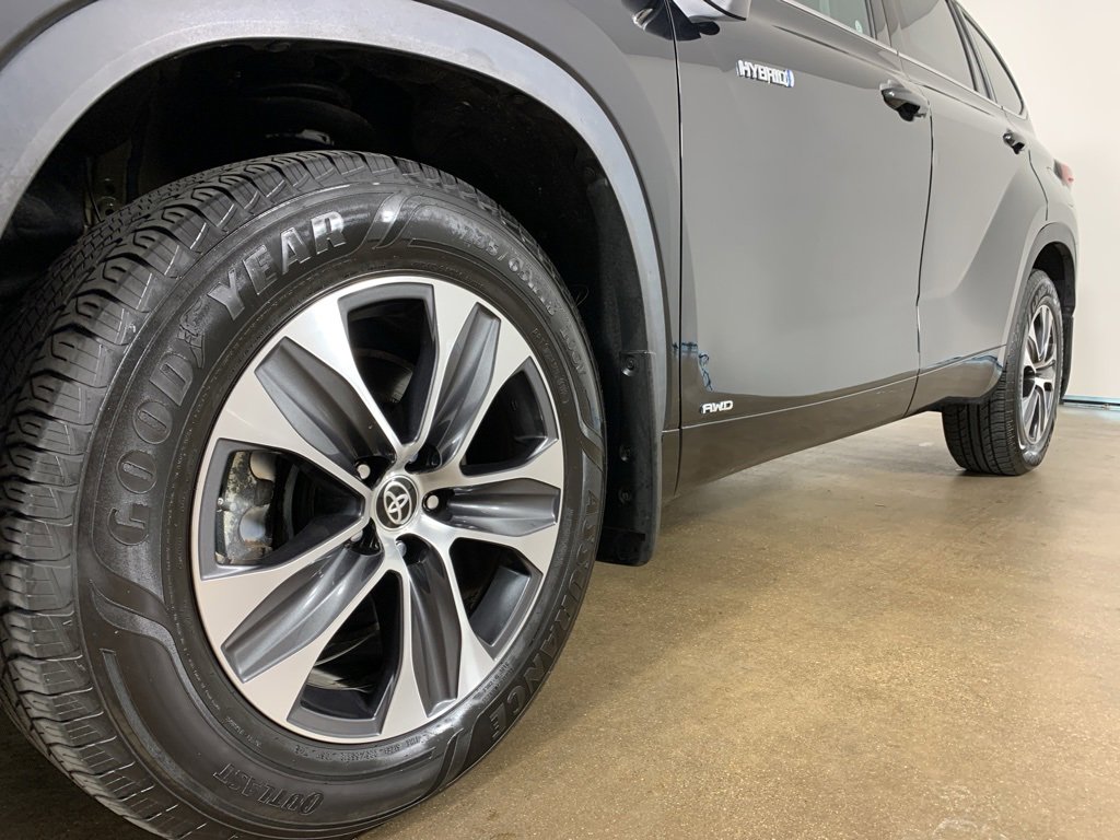 Used 2021 Toyota Highlander XLE image 38