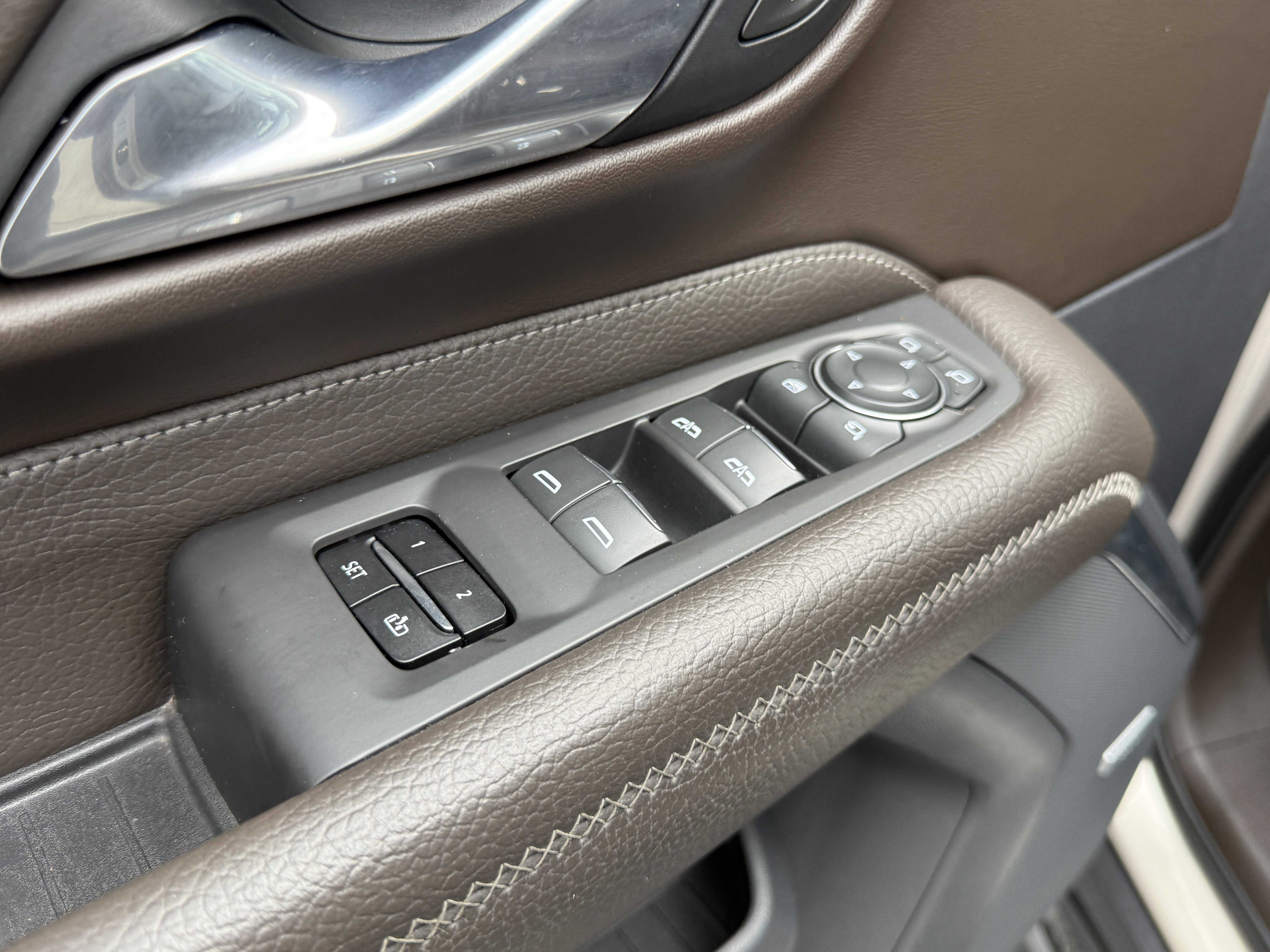 Used 2021 GMC Yukon XL Denali w/ Denali Premium Package image 11