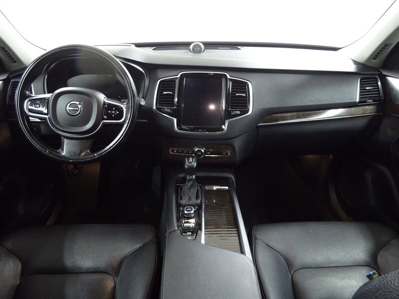 Used 2016 Volvo XC90 T6 Momentum w/ Momentum Plus Package AWD/4WD image 8