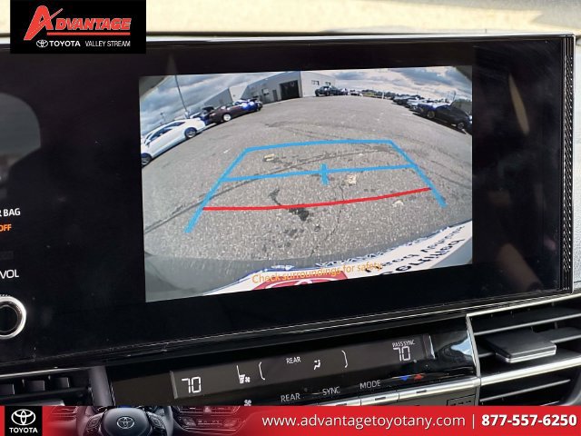 Used 2025 Toyota Sienna XLE FWD image 33