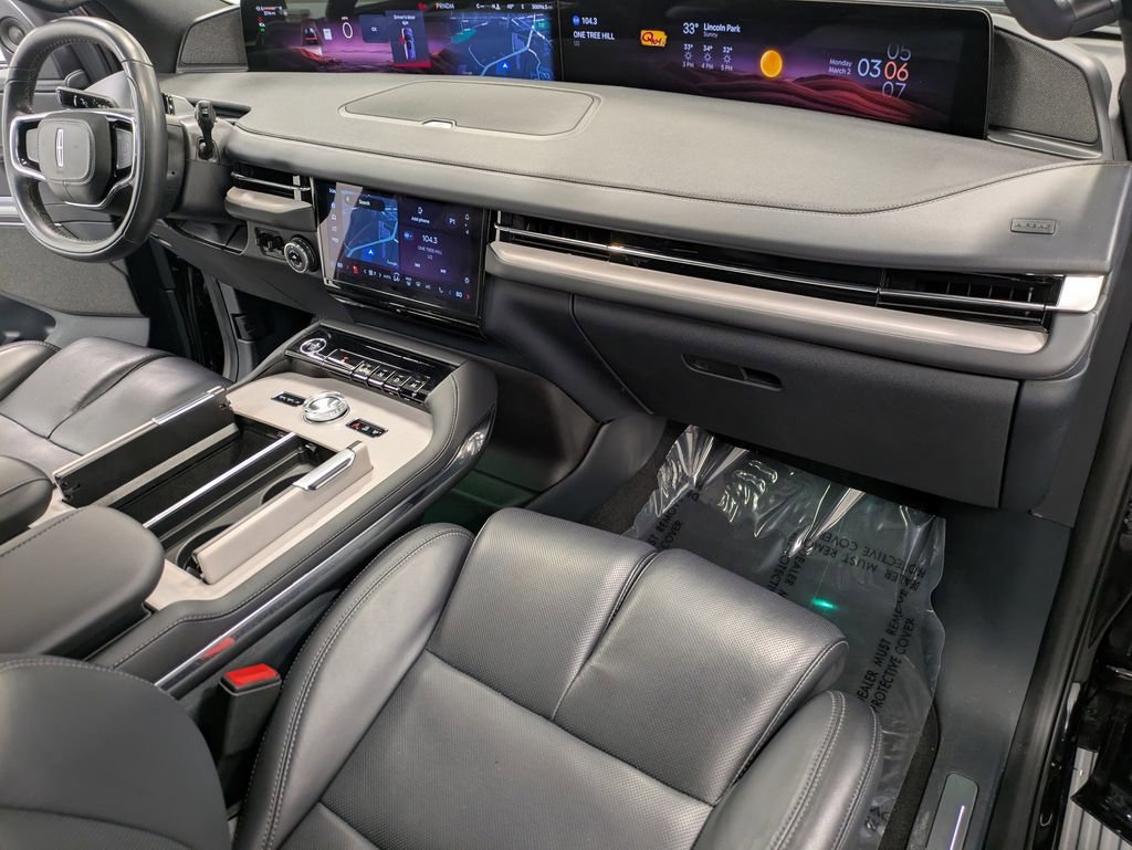 Used 2025 Lincoln Navigator Reserve w/ Jet Appearance Package image 31
