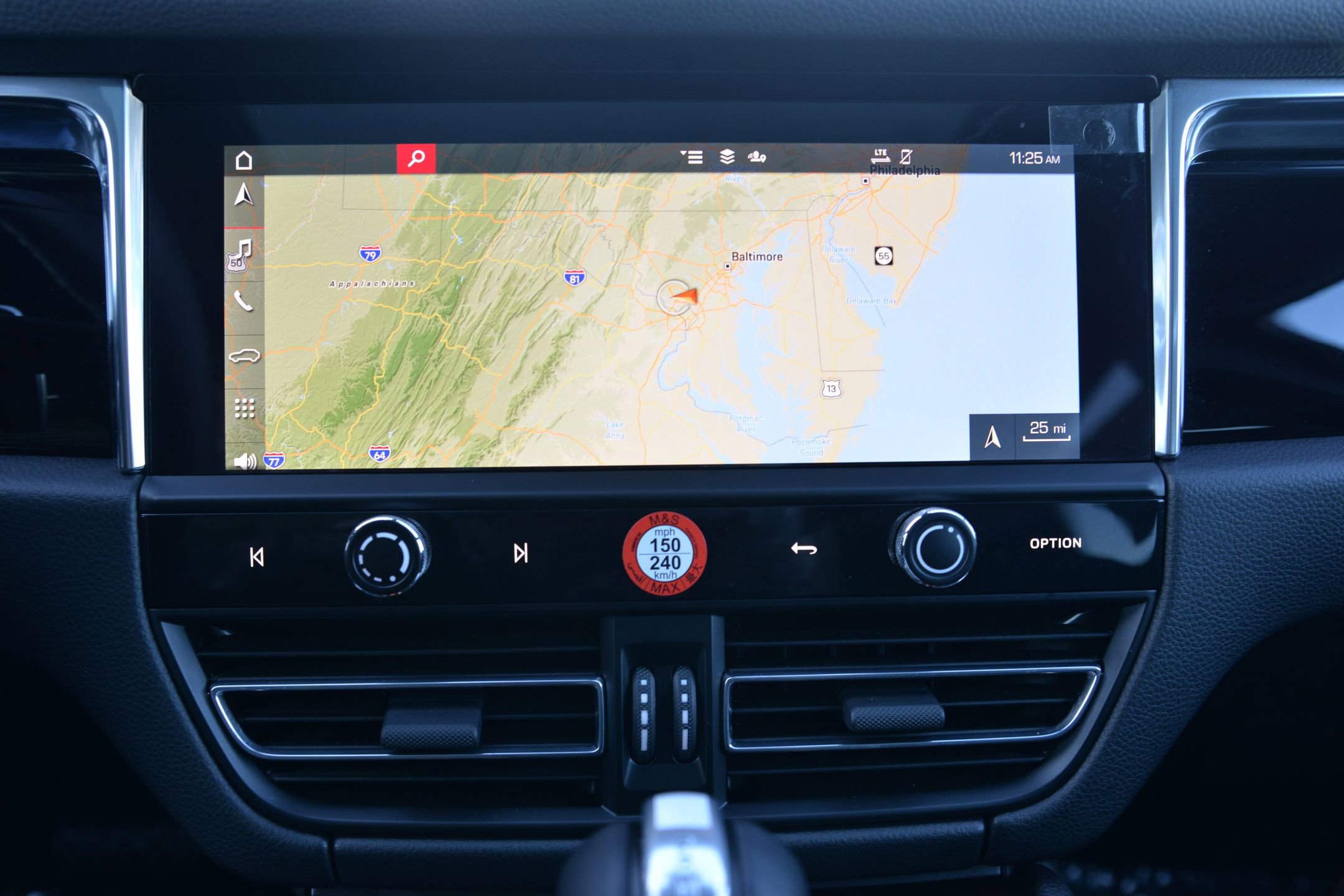 Certified 2025 Porsche Macan image 31