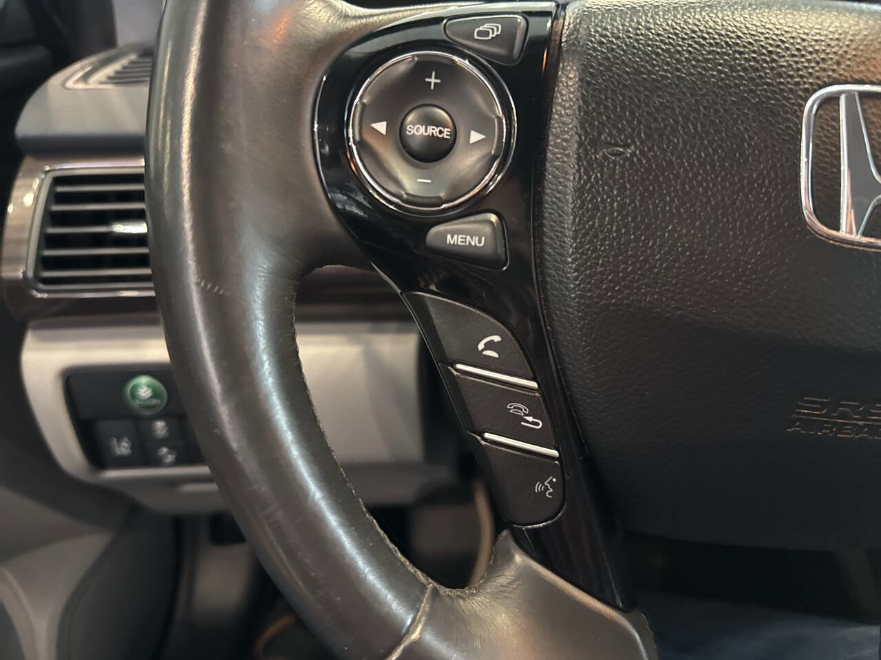 Used 2017 Honda Accord EX-L image 37