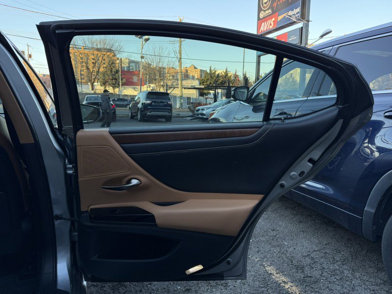 Used 2022 Lexus ES 350 w/ Premium Package image 13