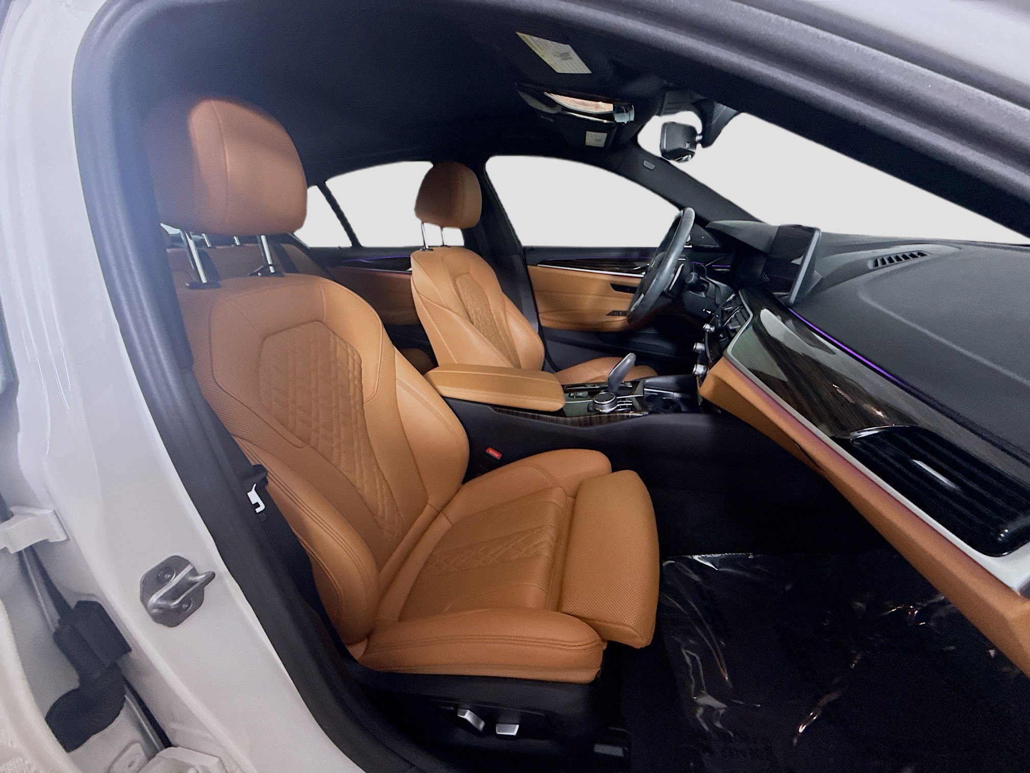 Used 2023 BMW 530e w/ Premium Package image 29