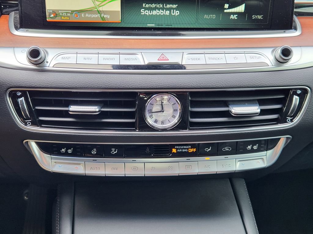 Used 2019 Kia K900 Luxury image 17
