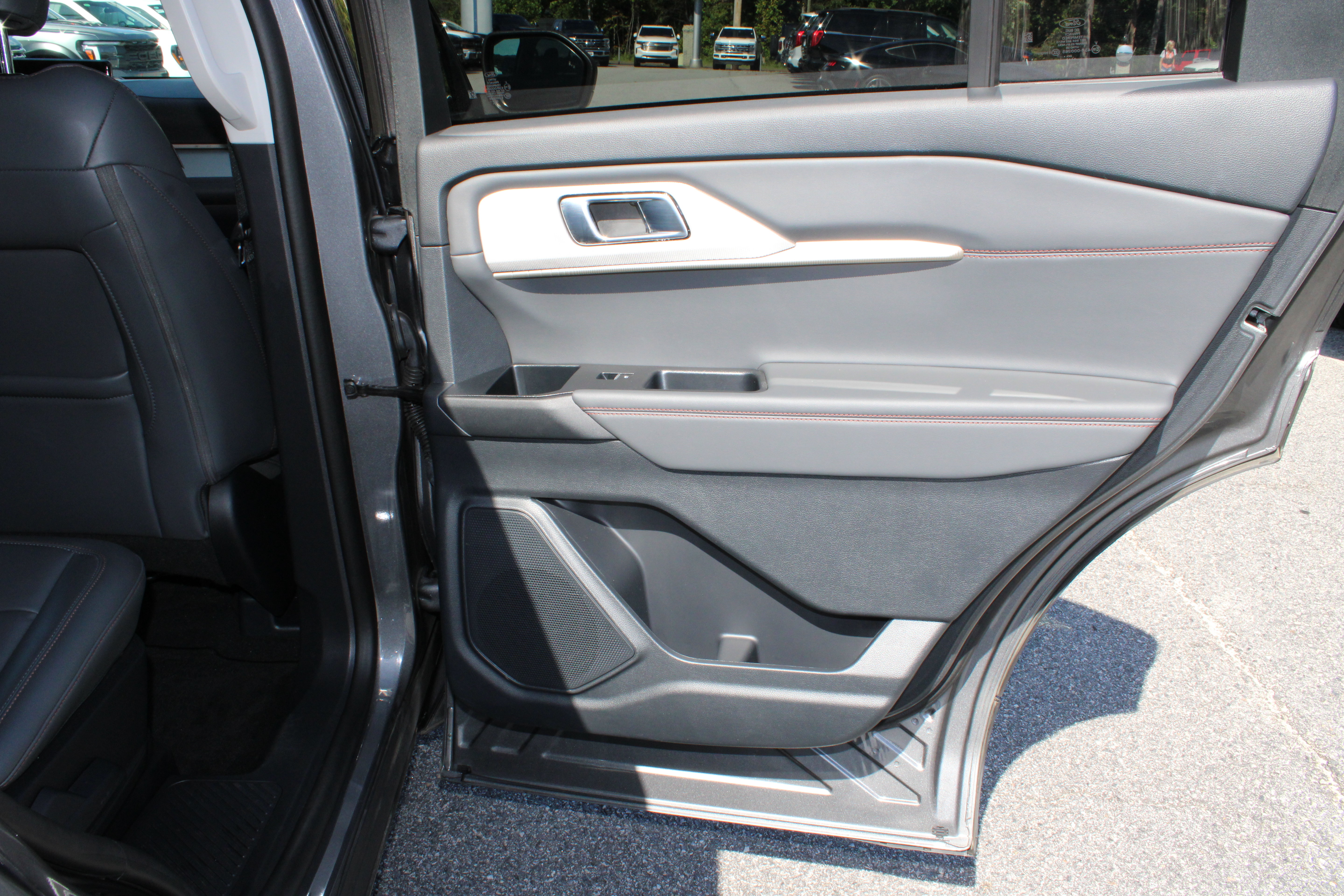 Used 2025 Ford Explorer Active w/ Active Comfort Package AWD/4WD image 15