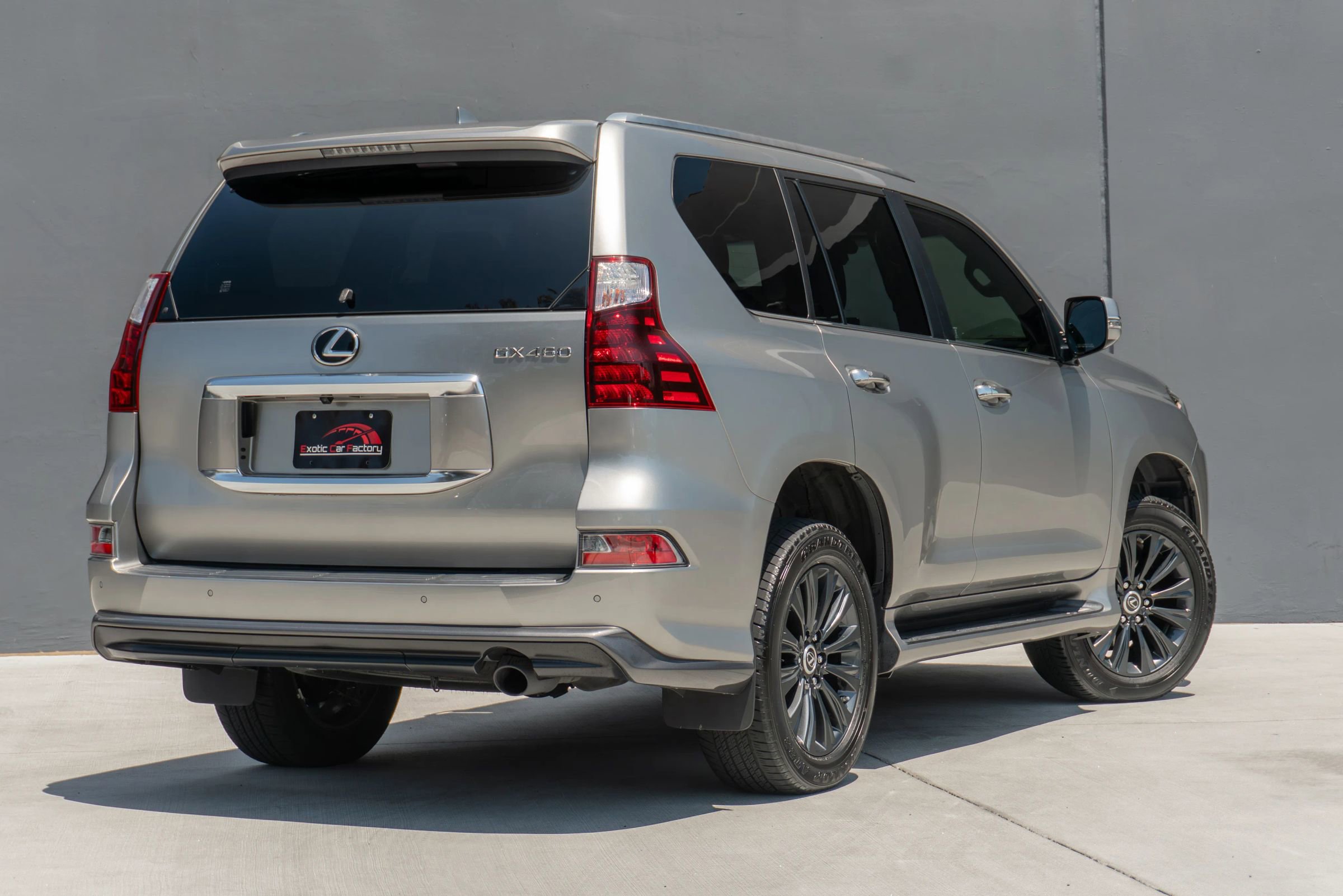 Used 2022 Lexus GX 460 Premium w/ Accessory Package AWD/4WD image 2