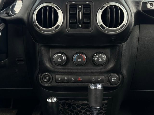 Used 2018 Jeep Wrangler Unlimited Sahara AWD/4WD image 22