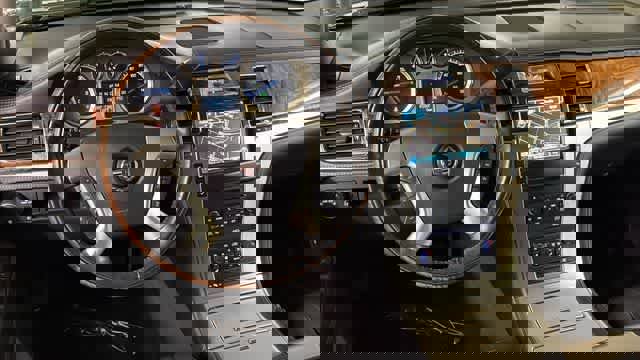 Used 2014 Cadillac Escalade ESV Platinum image 24