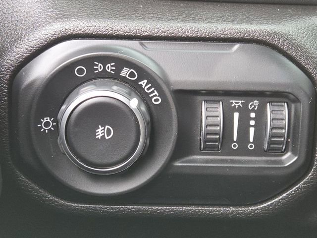 Used 2019 Jeep Wrangler Unlimited Sahara w/ Safety Group image 11