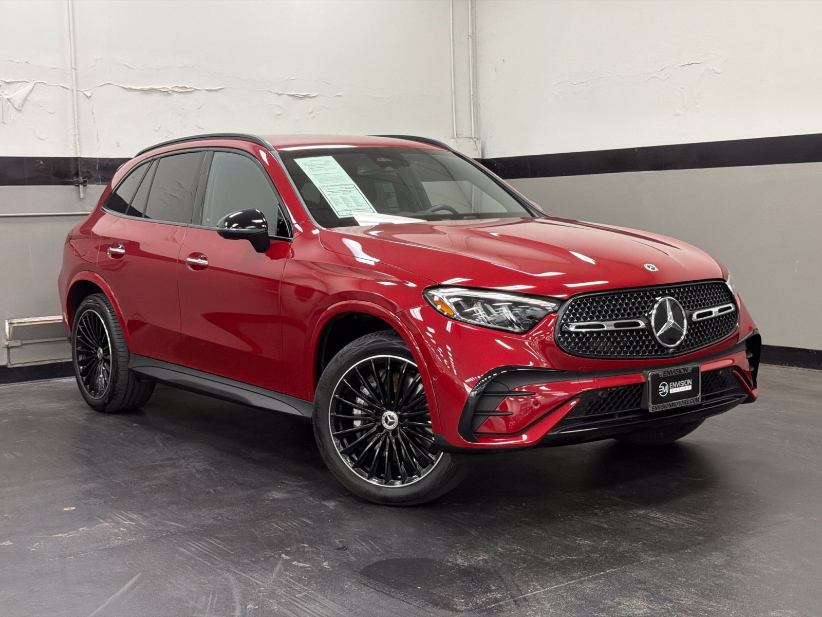 Used 2026 Mercedes-Benz GLC 300 image 2