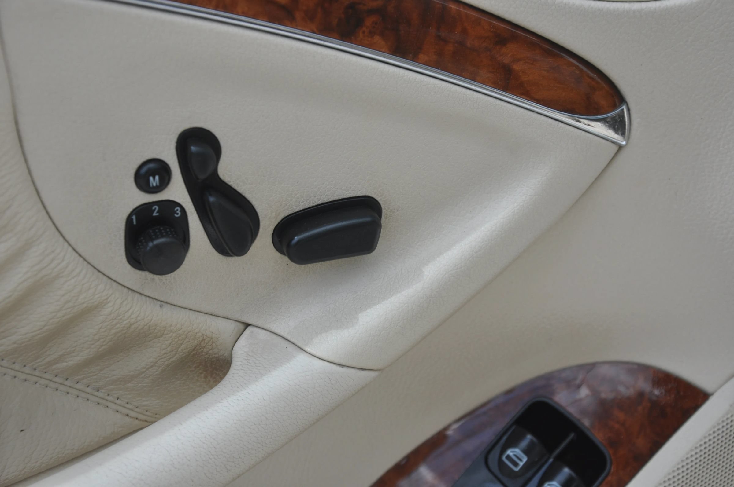Used 2006 Mercedes-Benz CLK 350 Coupe image 28