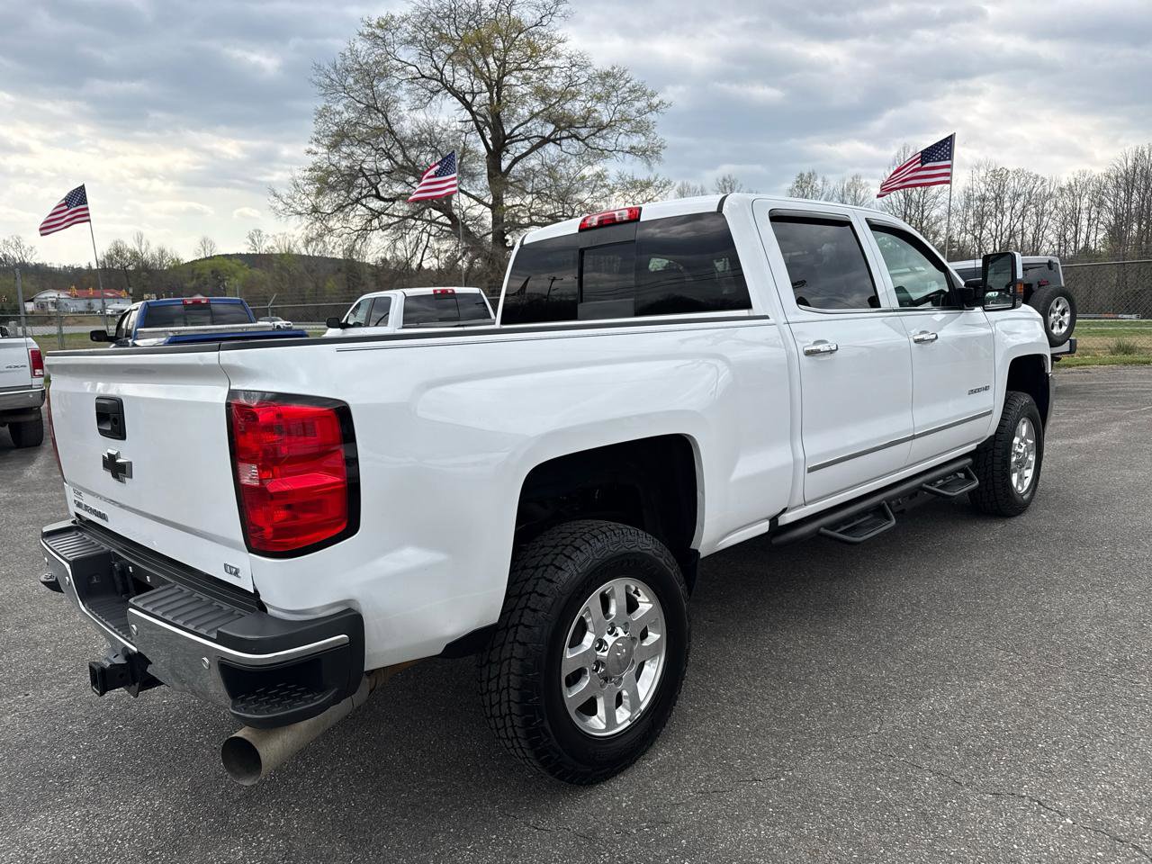 Used 2019 Chevrolet Silverado 2500 LTZ w/ Duramax Plus Package AWD/4WD image 4