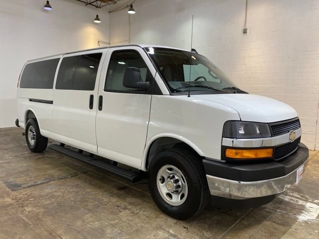 Used 2025 Chevrolet Express 3500 LT w/ LT Preferred Equipment Group RWD image 7