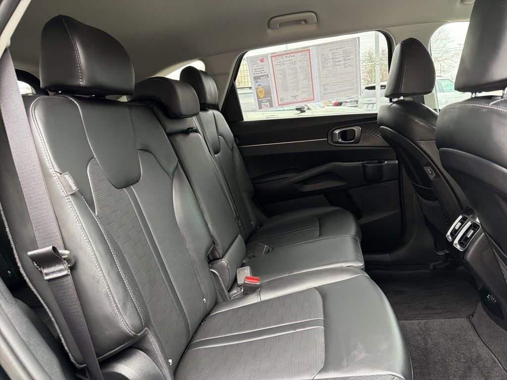 Used 2025 Kia Sorento S image 14
