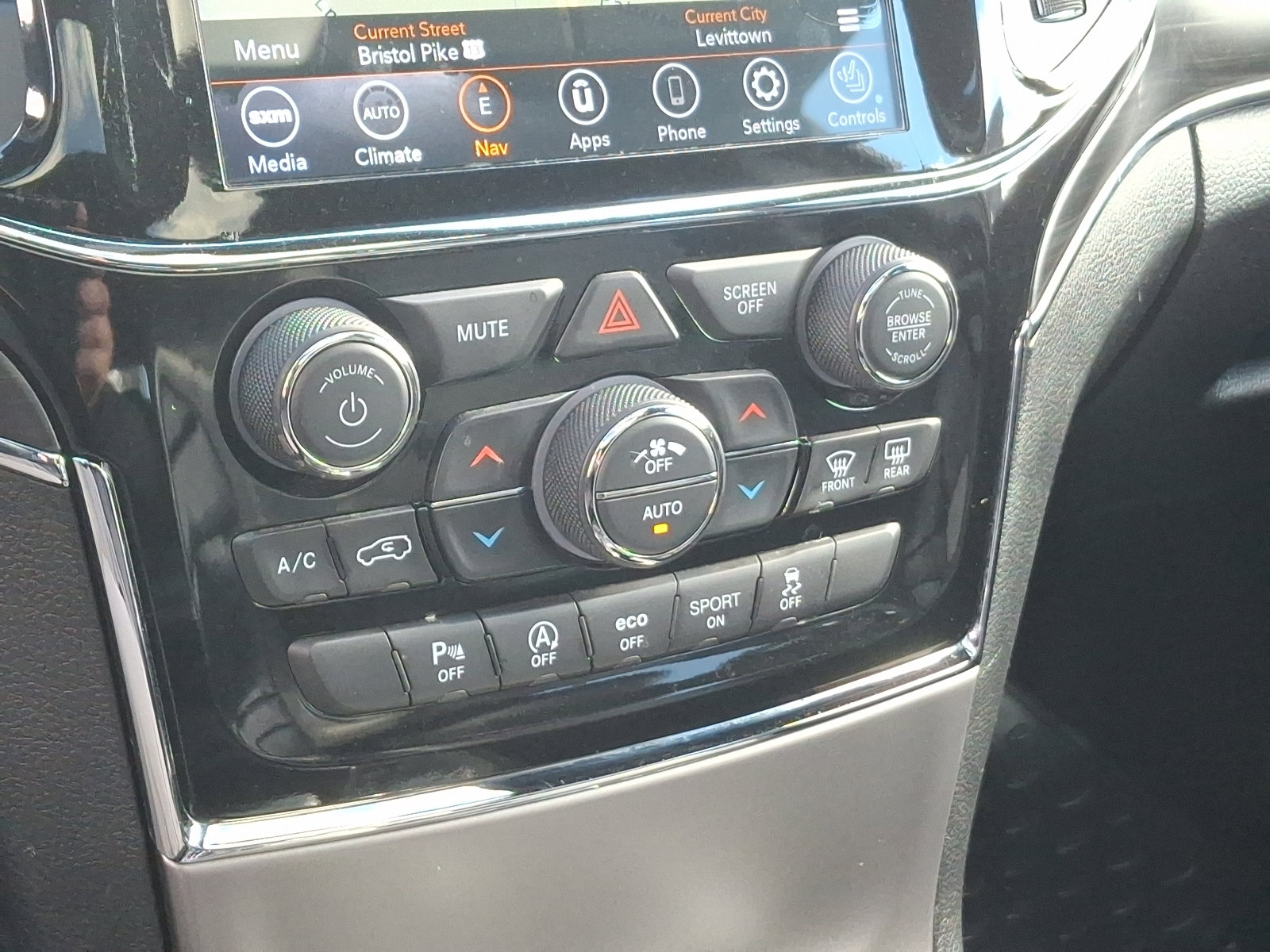 Used 2020 Jeep Grand Cherokee Limited w/ Luxury Group II image 16