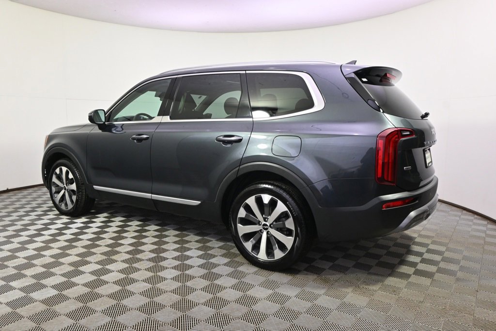 Used 2022 Kia Telluride S image 3