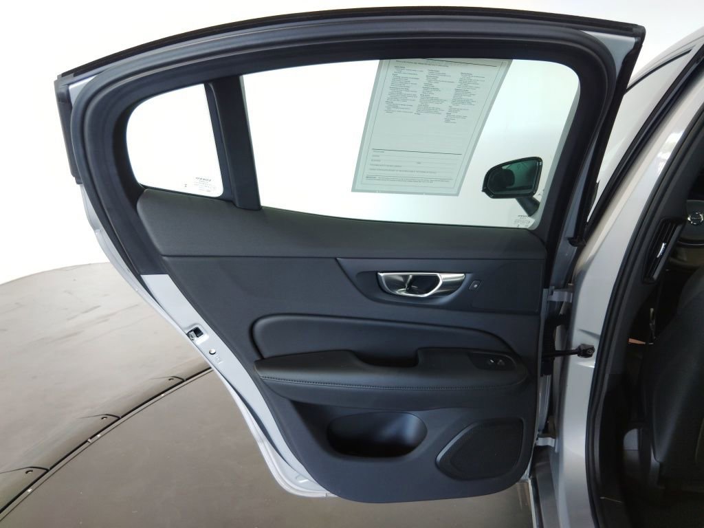 Used 2025 Volvo S60 B5 Core image 32
