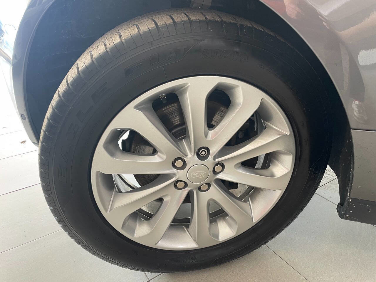 Used 2015 Land Rover Range Rover HSE image 10