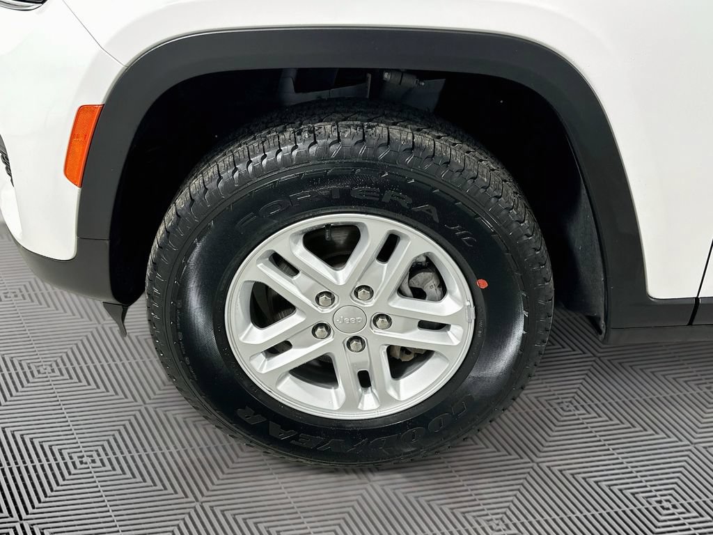 Certified 2023 Jeep Grand Cherokee Laredo AWD/4WD image 25