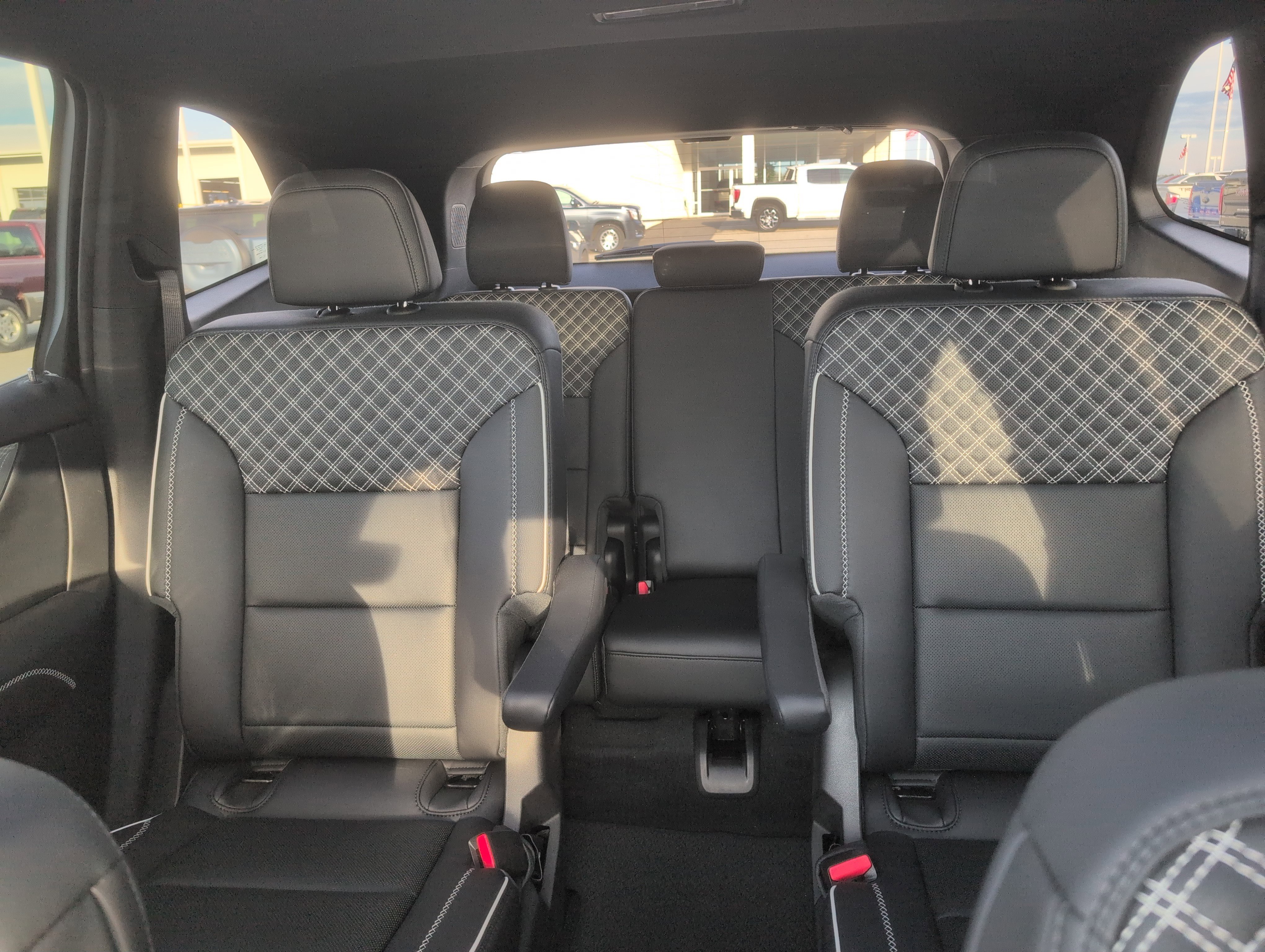 Used 2025 GMC Acadia Denali w/ Super Cruise Package image 32