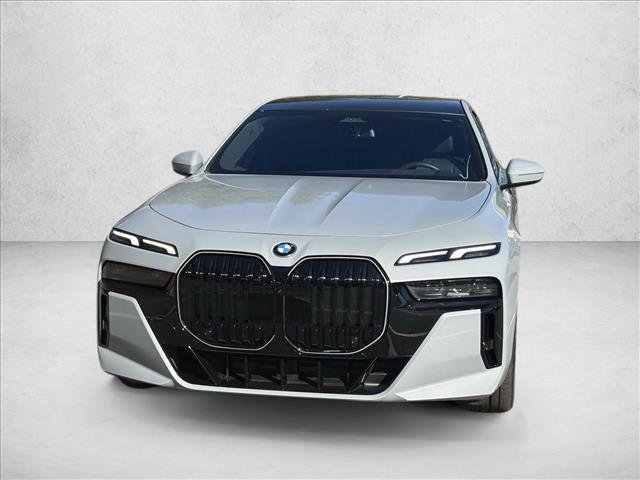 Used 2025 BMW 740i w/ Premium Package RWD image 5
