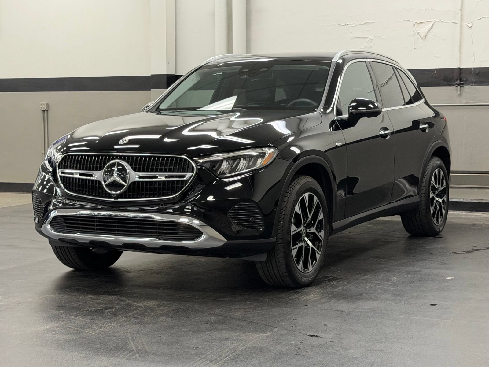 Used 2025 Mercedes-Benz GLC 350e 4MATIC image 5