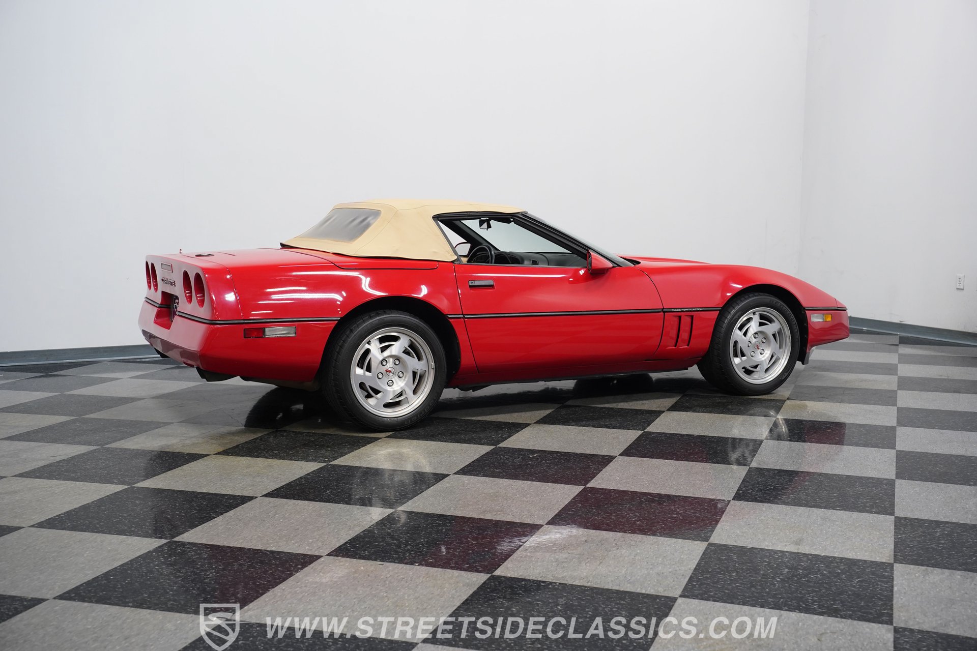 Used 1990 Chevrolet Corvette Convertible RWD image 15